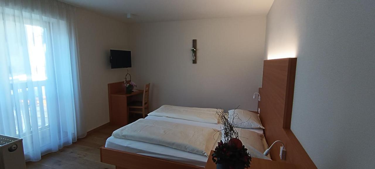 Gasthaus Zum Weissen Kreuz Lazfons Extérieur photo